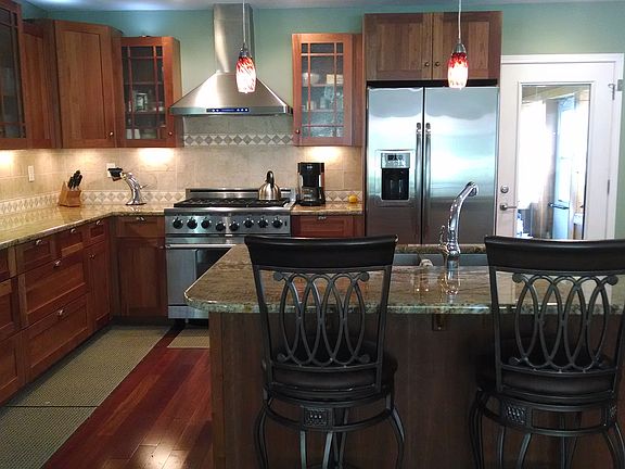 3rd image of 202 N Hinsdale