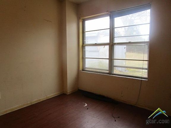 4th image of 908 Debusk St