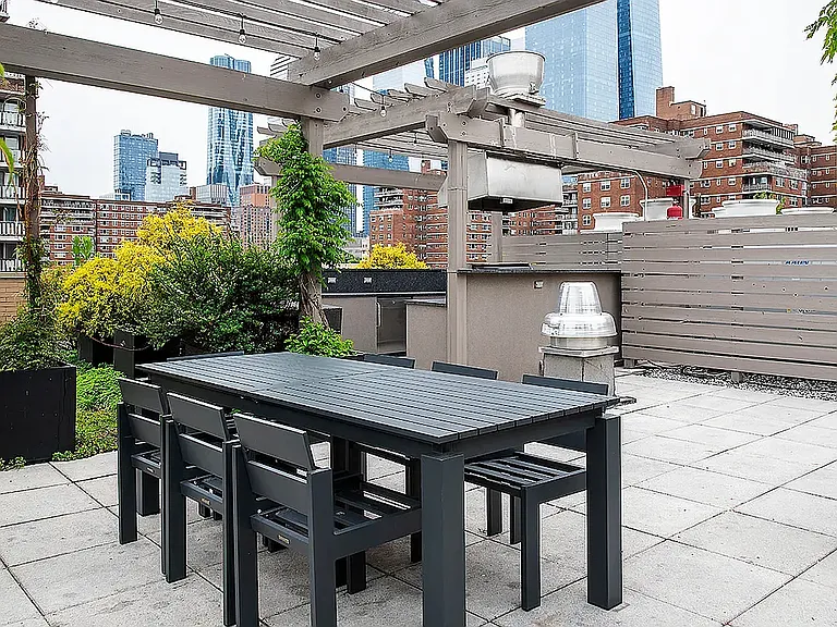 260 W 26th St #4U — Photo 15