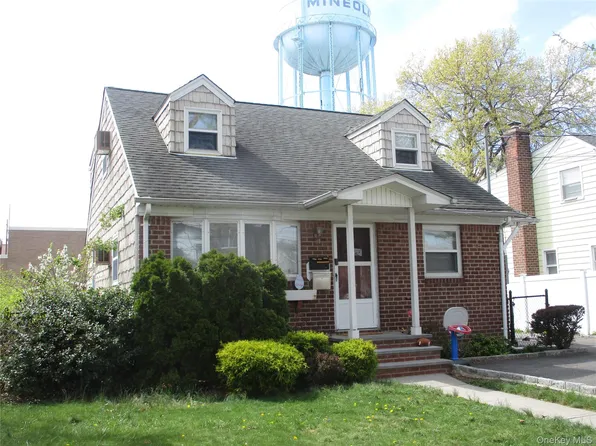 167 Roosevelt Avenue, Mineola, NY 11501