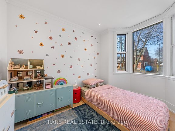 15th image of 283 Chisholm Ave