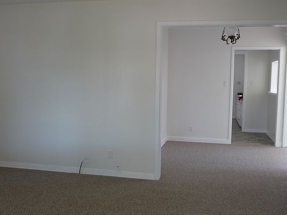 3rd image of 914 Adelaine Ave