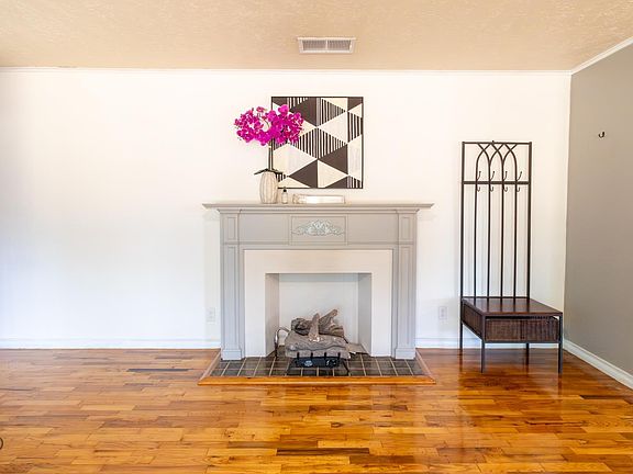 4th image of 3509 Kessler Blvd