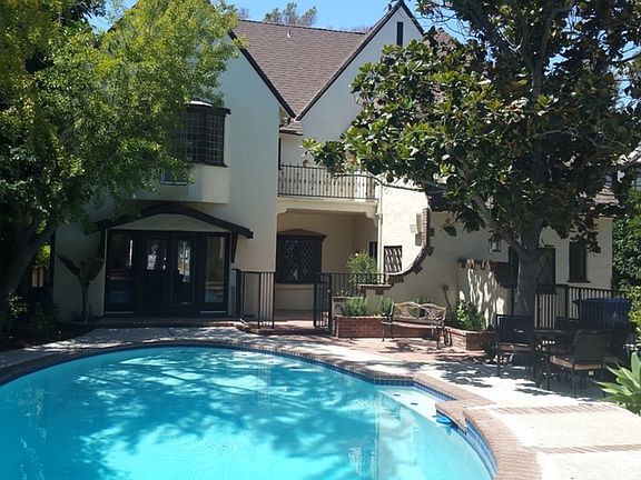 3rd image of 132 S Beachwood Dr