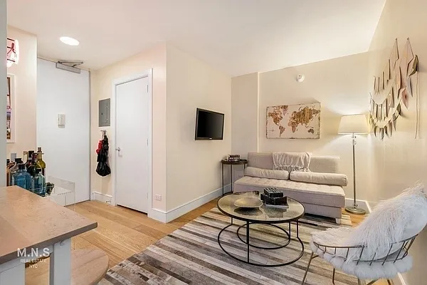 Rented by MNS | media 18