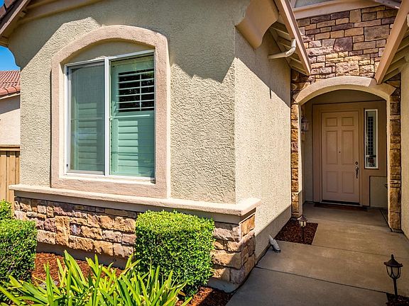 2nd image of 2060 Stockman Cir