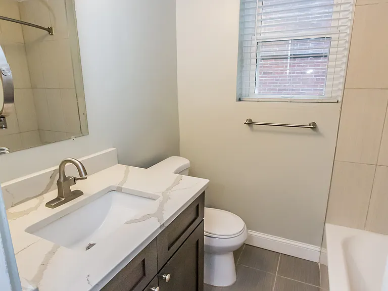 Stonehurst Apartments — Photo 3