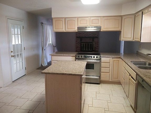 2nd image of 8108 Curry Ave NE