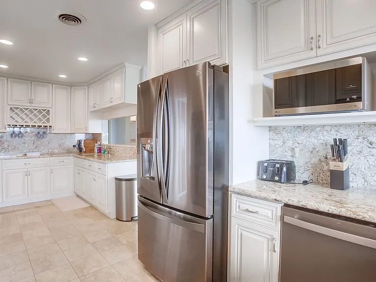 8302 Prestwick Dr — Photo 29