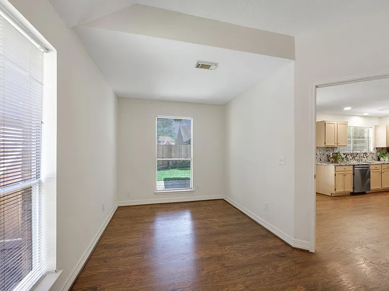 8910 Driftstone Dr — Photo 15