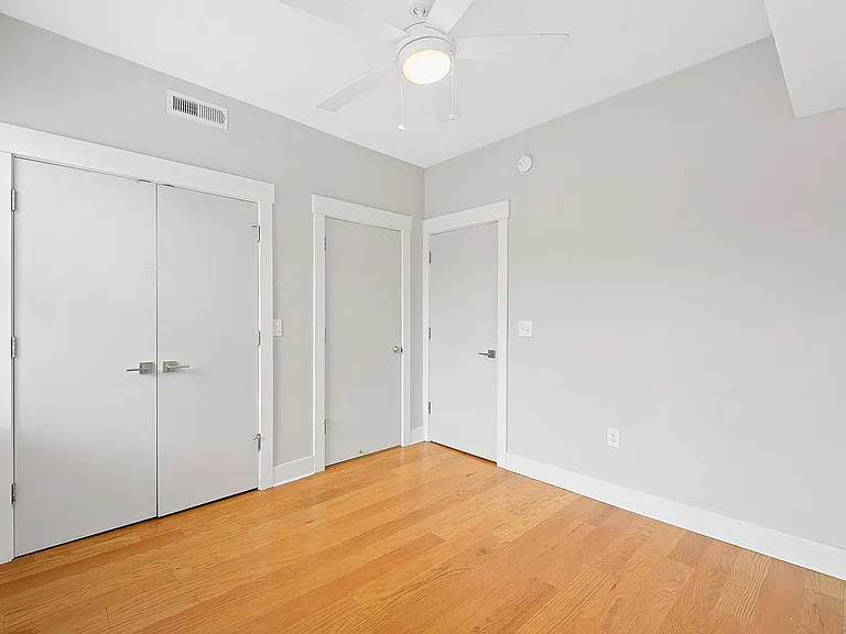 412 E 13th St #3 — Photo 10