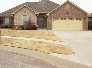 1005 NW 30th Ct, Moore, OK 73160