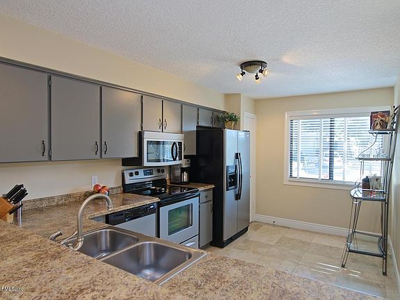 5th image of 126 Sylvan Dr