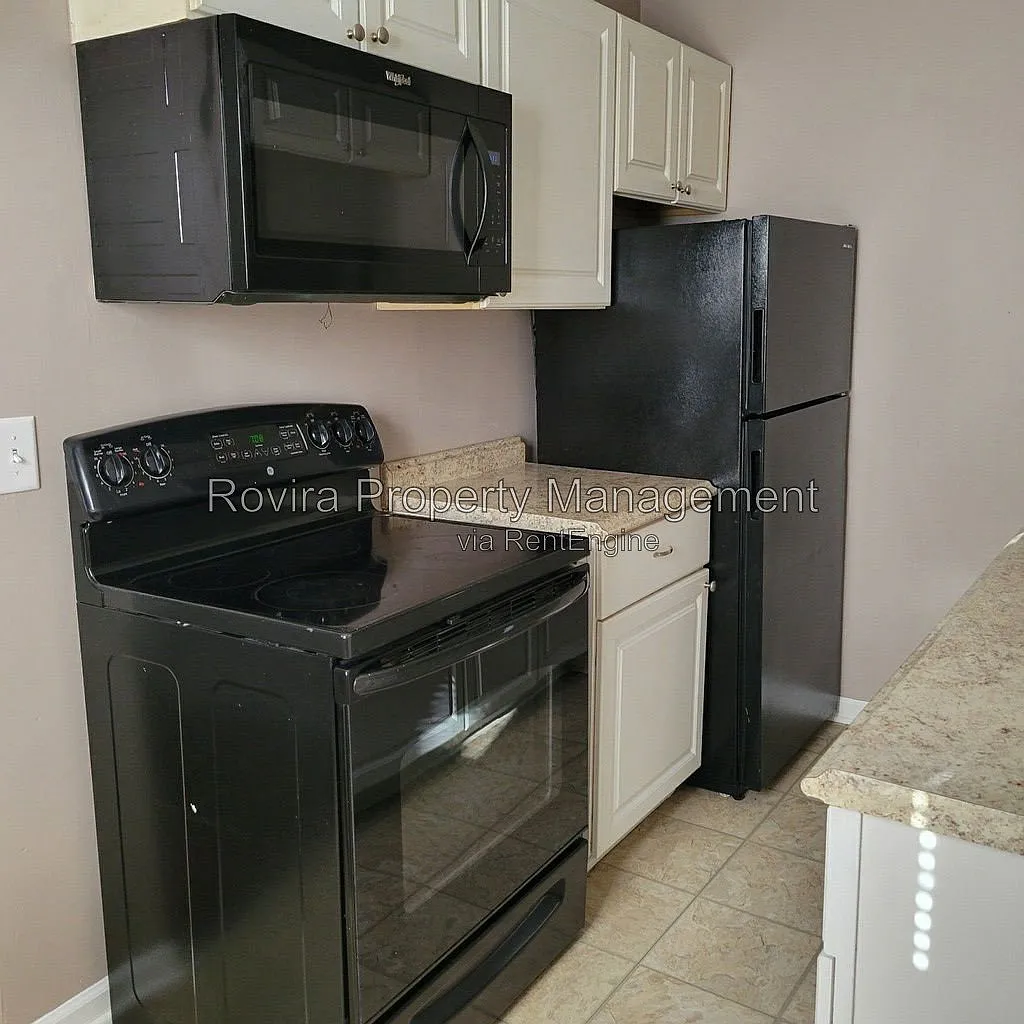 1 bed, 1.0 bath, $995 — Photo 3