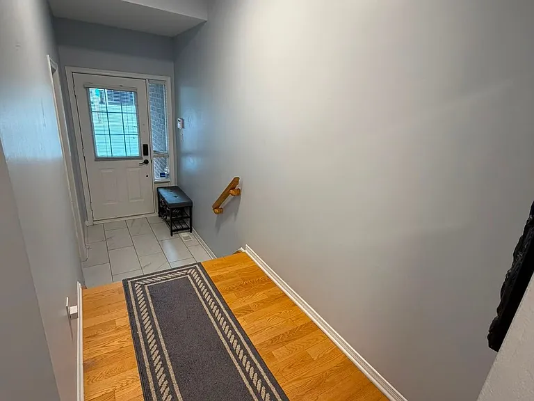 418 Somerset St W — Photo 3