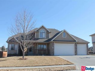 605 Eagle Crest Dr, Papillion, NE 68133