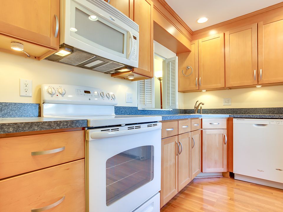 1st image of 52 Essex Sq