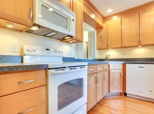 52 Essex Sq, Sterling, VA 20164