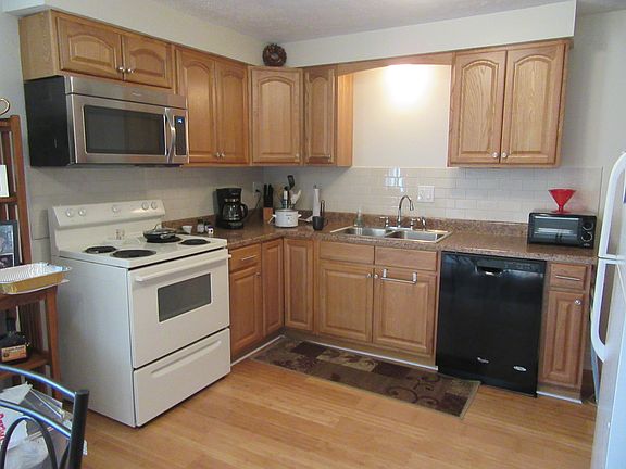 5th image of 7464 Seymour St
