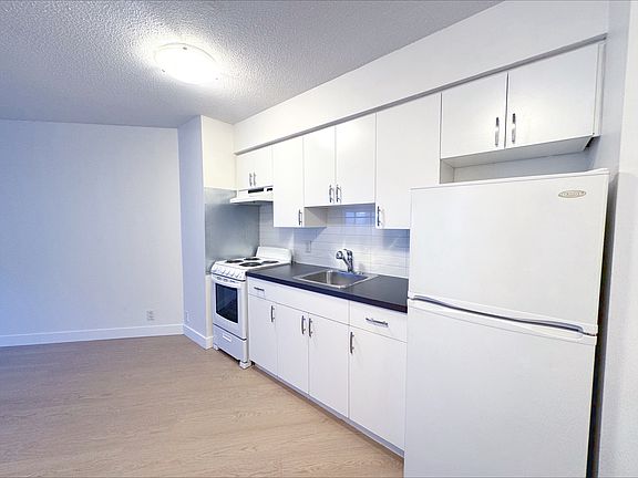2nd image of 2228 Franklin St #314