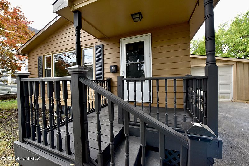 3rd image of 8 Cortland Street