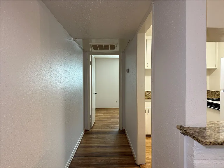 1801 Cortlandt St #17 — Photo 19