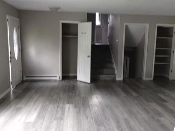 2nd image of 831 Cummings Ln