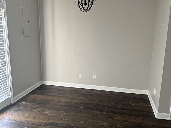 2nd image of 1802 Jackson Ave W APT 68