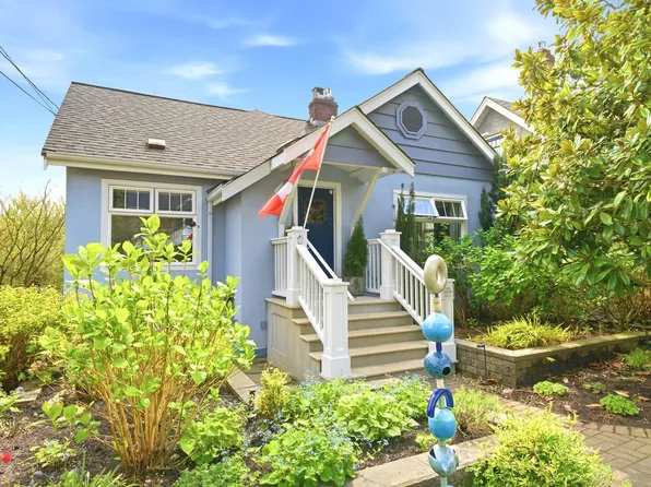 1418 Hamilton St, New Westminster, BC V3M 2N6