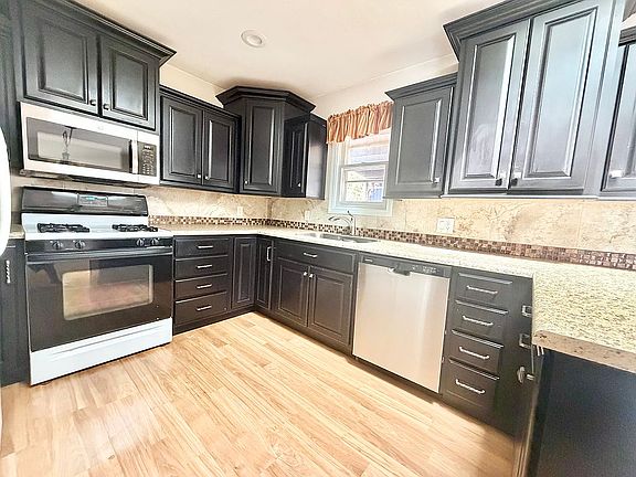 4th image of 313 E Timothy St
