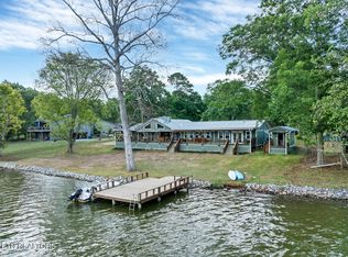 4225 W Lakeview Cir, Louisville, TN 37777