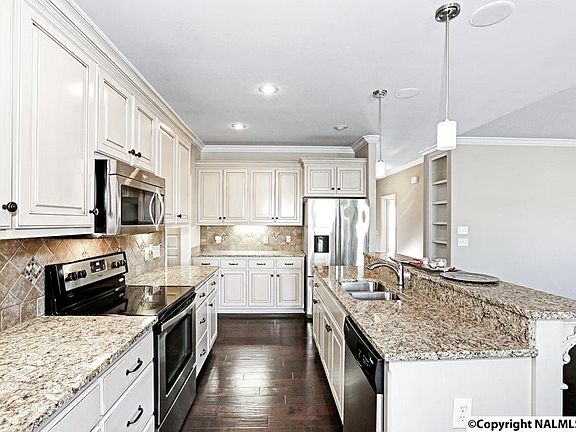 3rd image of 109 Ivy Meadow Cir