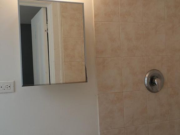 5th image of 4421 N Broadway St APT 3