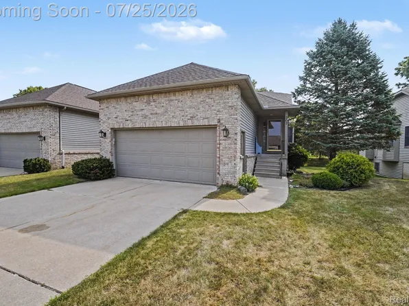 307 Creekwood Cir, Linden, MI 48451