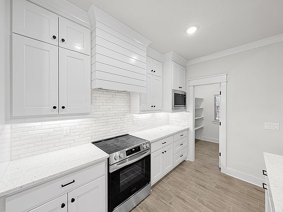 5th image of 15 Allison Dr