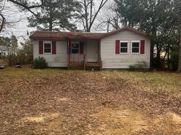 908 Geneva St, Laurinburg, NC 28352