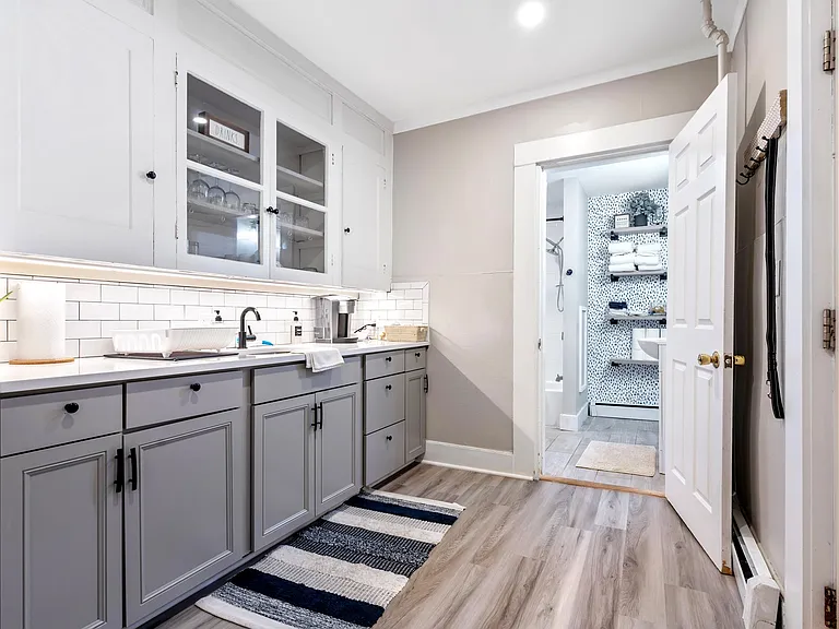 2 Sargent St #1 — Photo 32