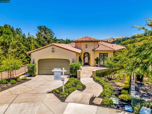 236 Willowbrook Ln, Moraga, CA 94556