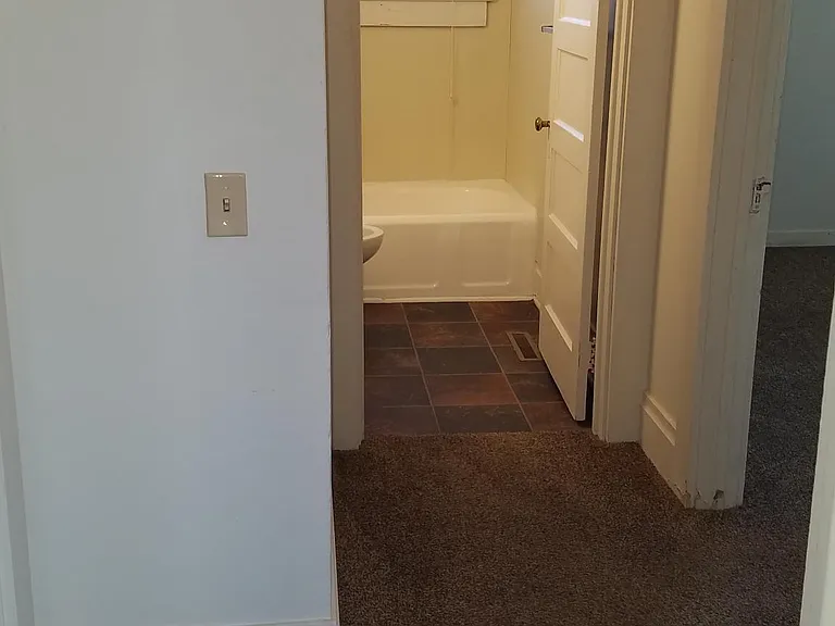 309 N Pine St — Photo 5