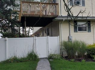 1 Gateway Dr, Bay Shore, NY 11706