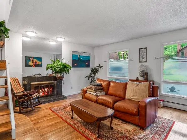 1343 Crescent Dr, Anchorage, AK 99508