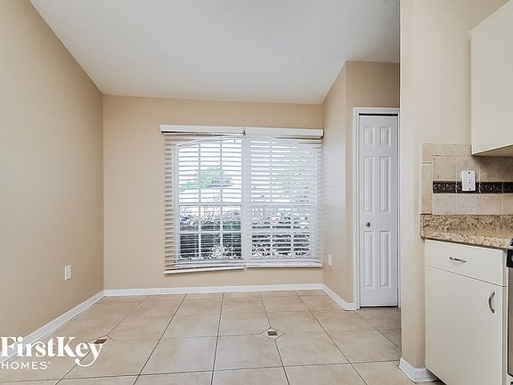 4th image of 137 Osprey Heights Dr N