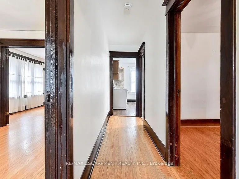 311 Queen St S — Photo 21