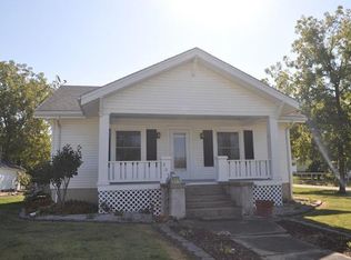 205 S Palmyra St, Perry, MO 63462