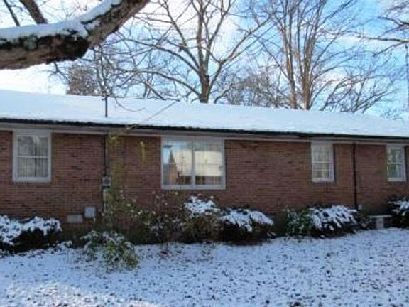 2nd image of 3900 Pinehurst Dr