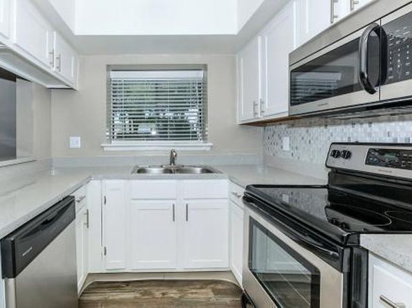 3000 Foxhill Cir #49103