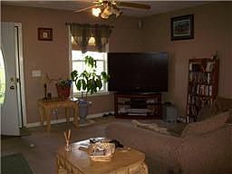 3rd image of 212 Lorien Cir