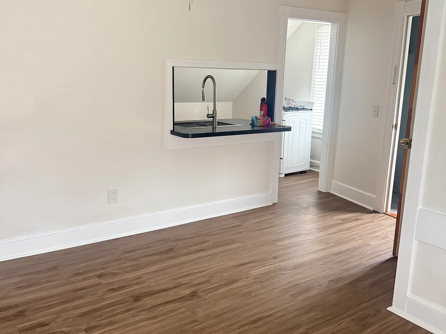 33 Colonial Ave — Photo 3