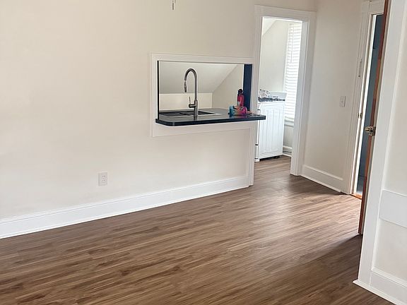 5th image of 33 Colonial Ave #3