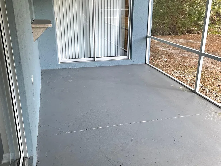 Screened in lanai with passthrough from kitchen